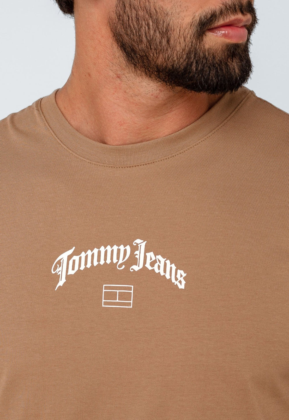 Camiseta Tommy Hilfiger Jeans Grunge Arch - Henri Store