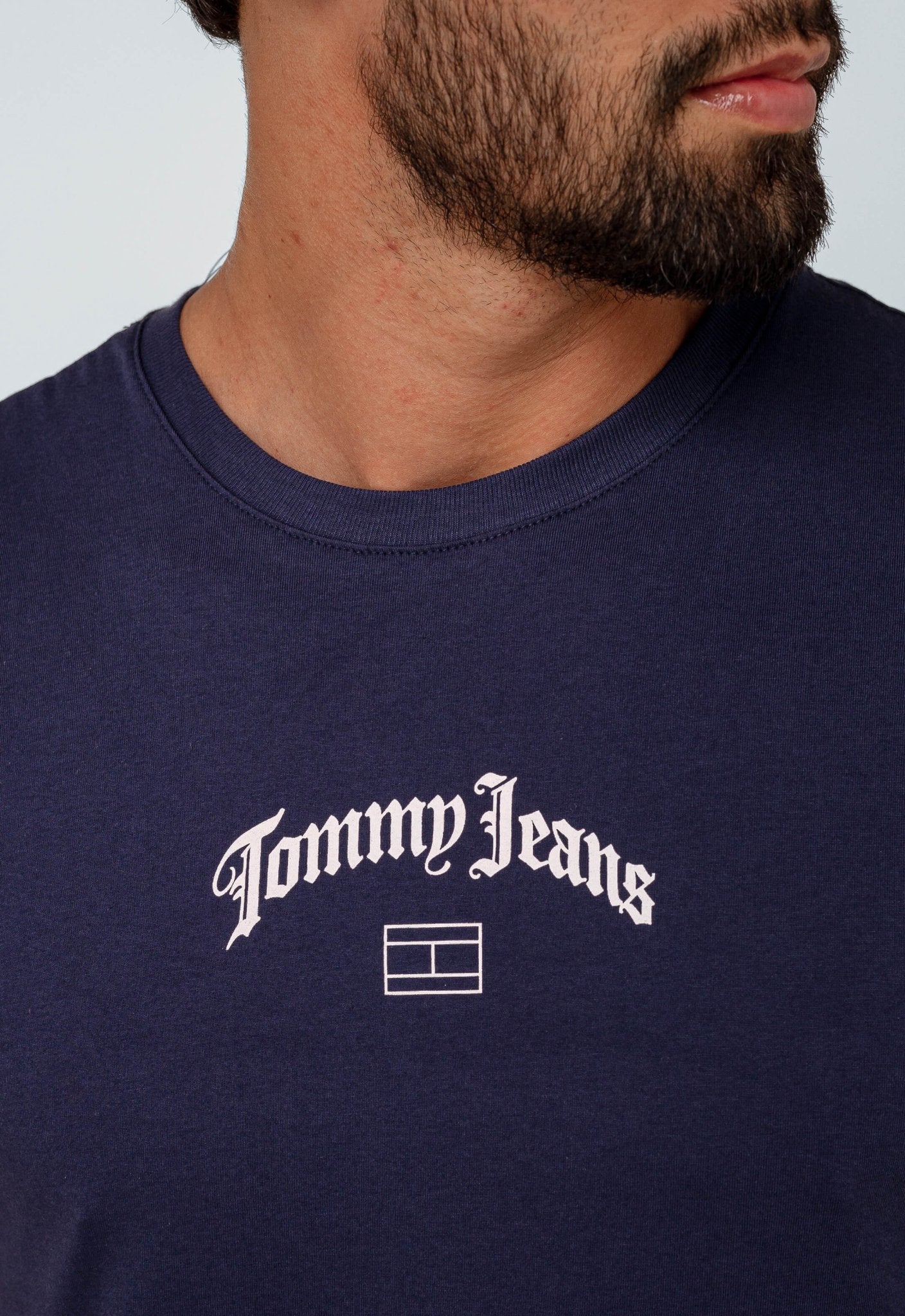 Camiseta Tommy Hilfiger Jeans Grunge Arch - Henri Store