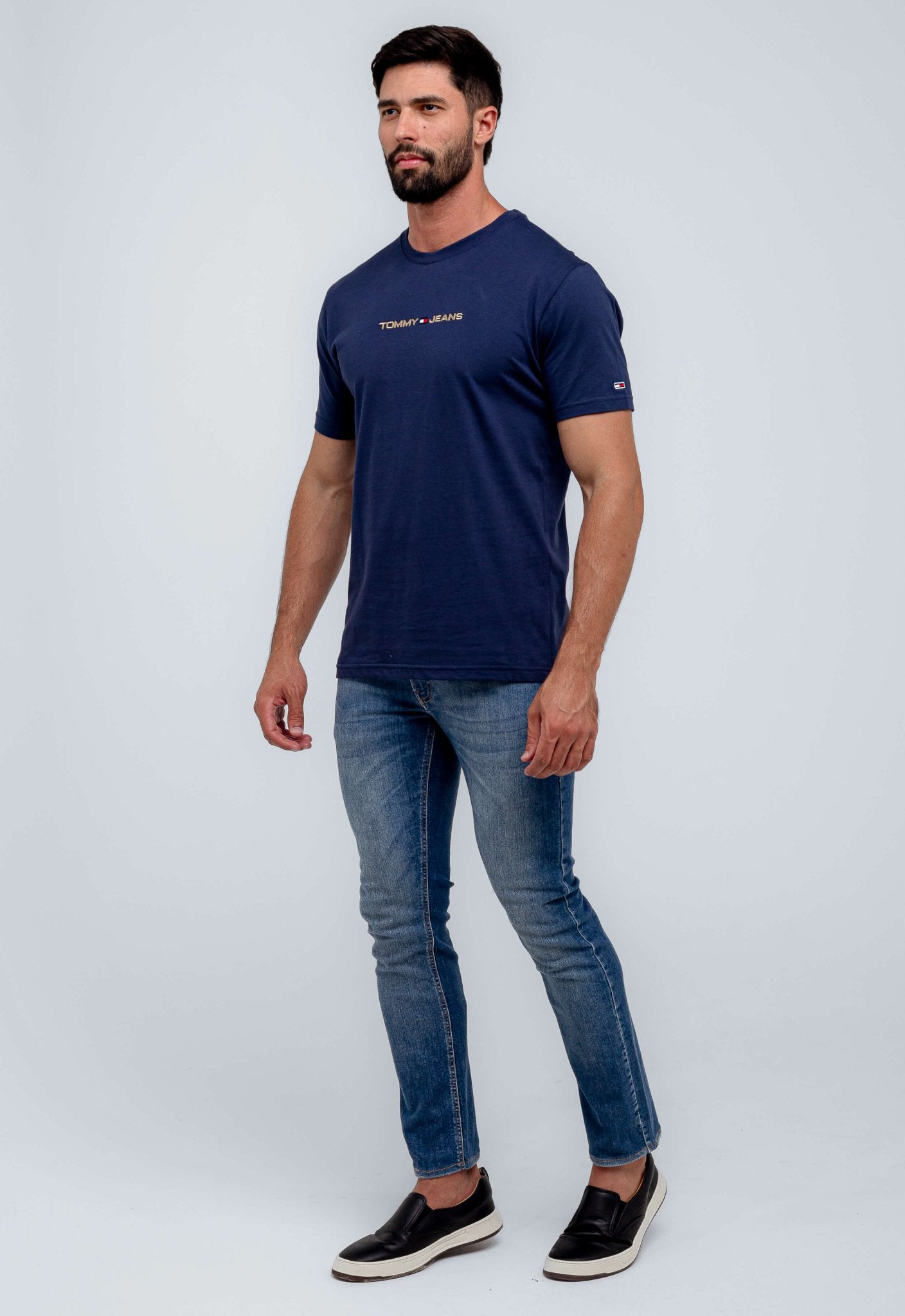 Camiseta Tommy Hilfiger Jeans Logo Central - Henri Store