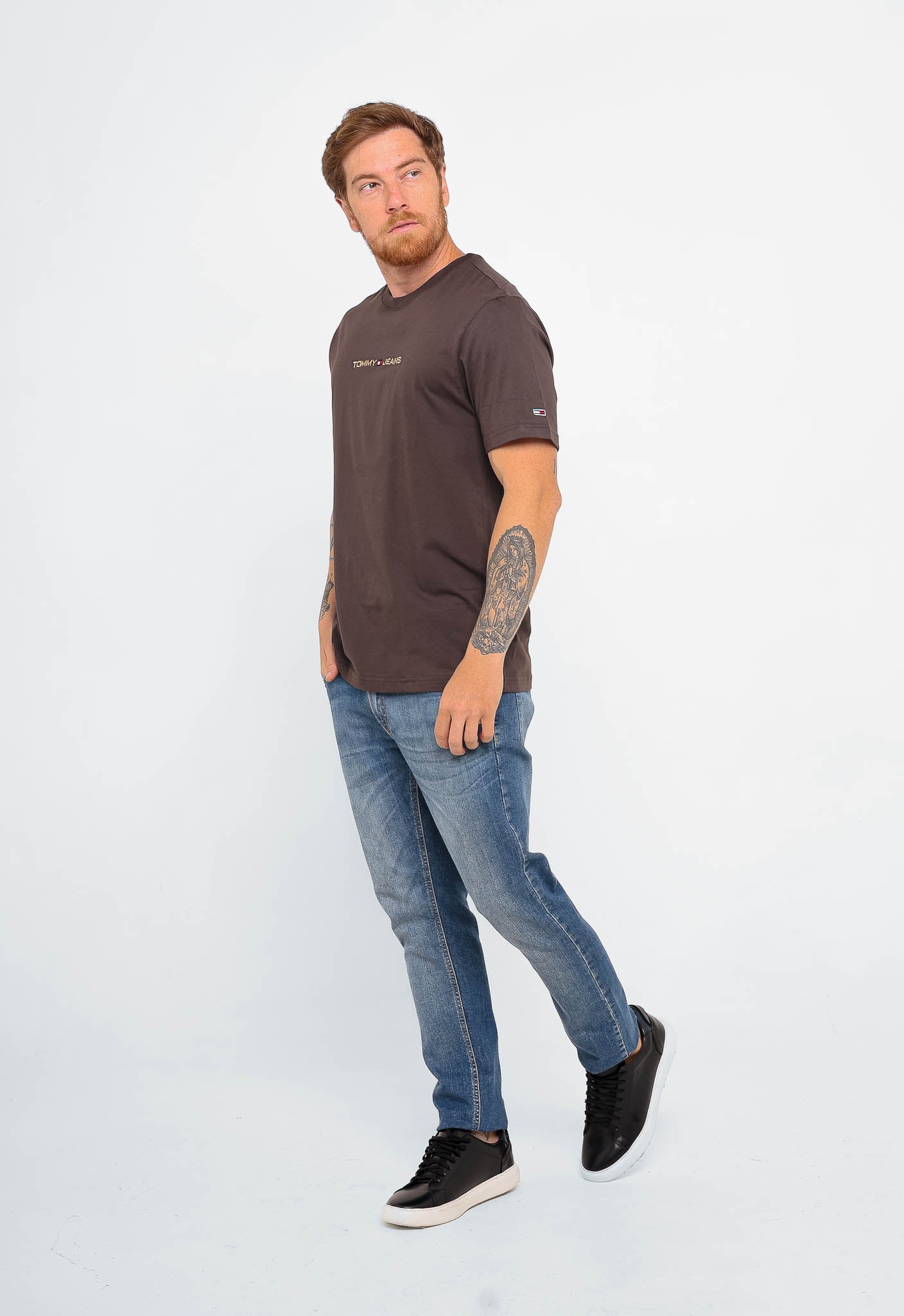 Camiseta Tommy Hilfiger Jeans Logo Central - Henri Store