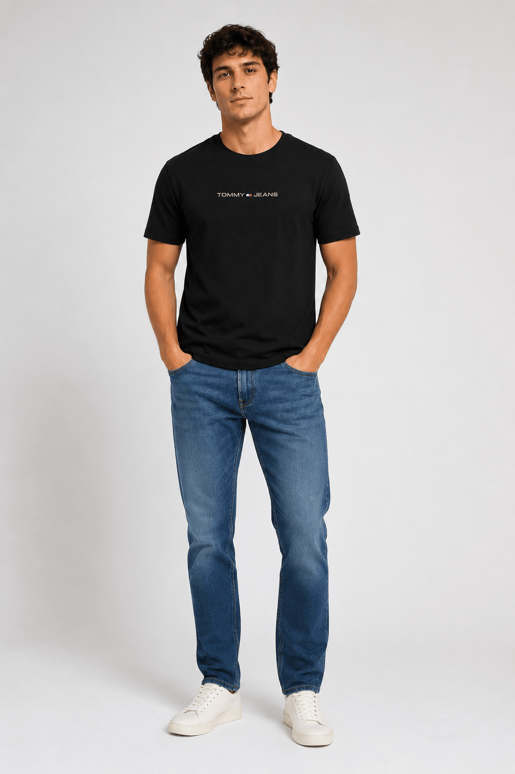 Camiseta Tommy Hilfiger Jeans Logo Central - Henri Store