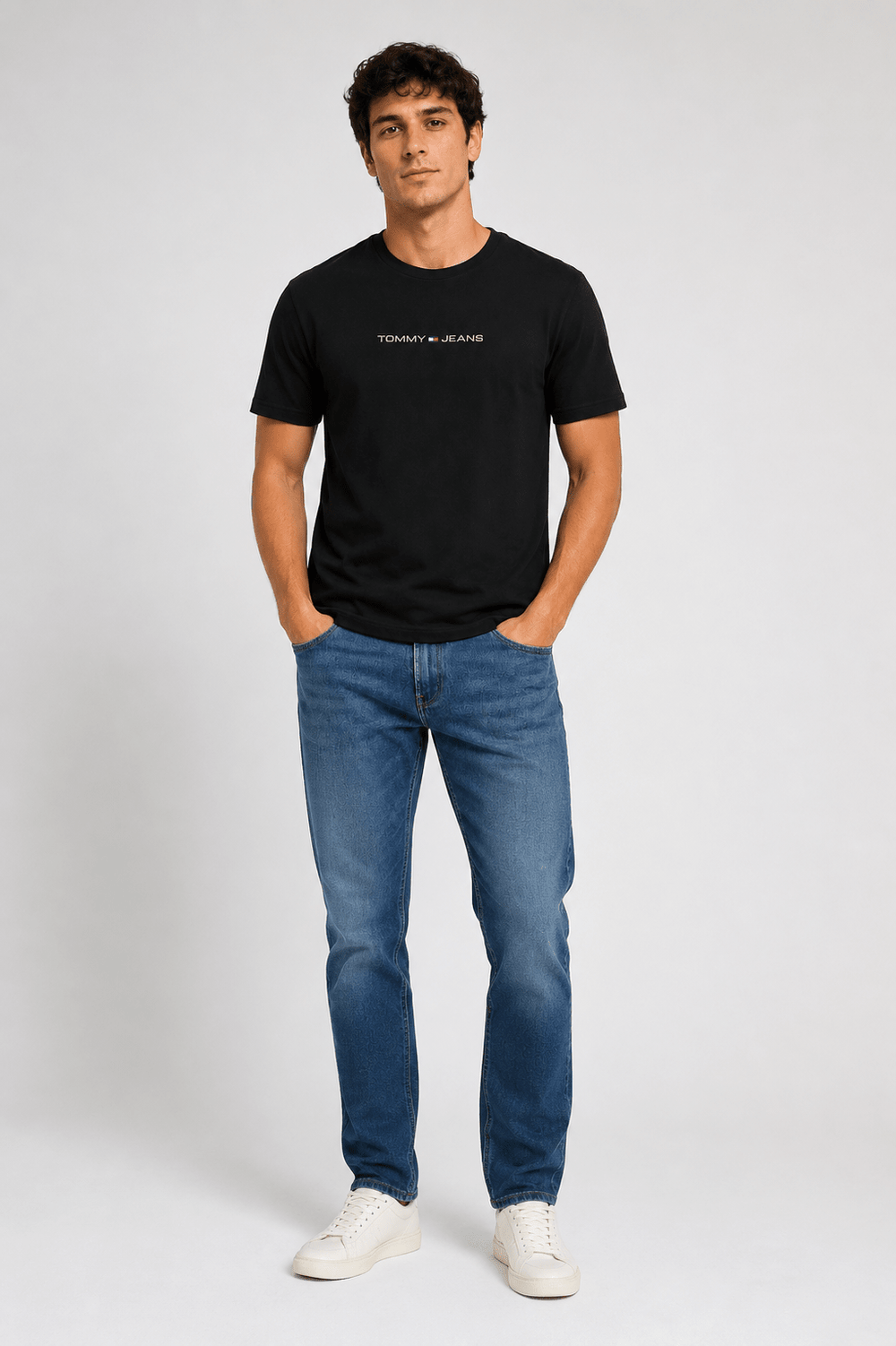 Camiseta Tommy Hilfiger Jeans Logo Central - Henri Store