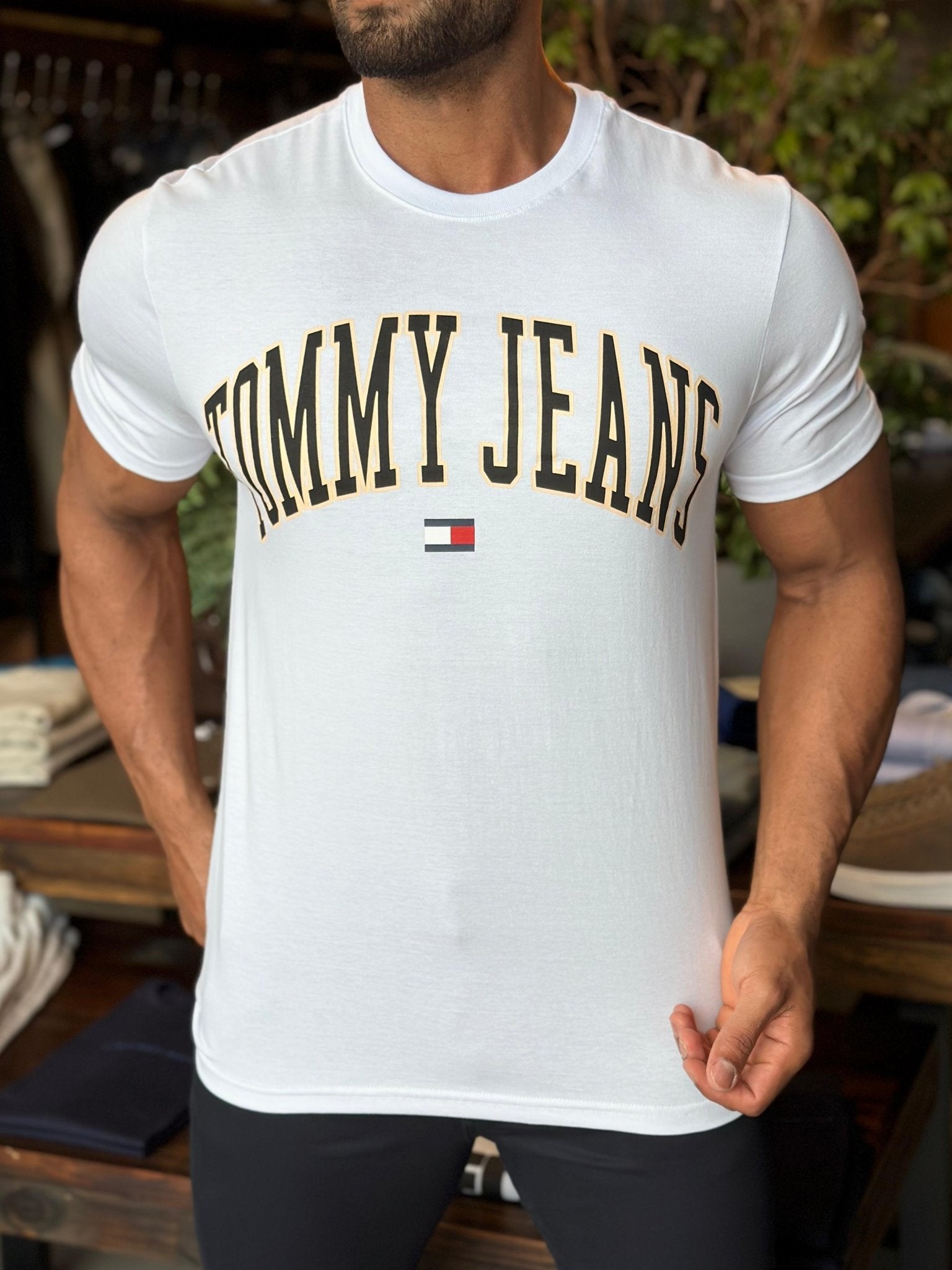 Camiseta Tommy Hilfiger Jeans Logo Centro - Henri Store