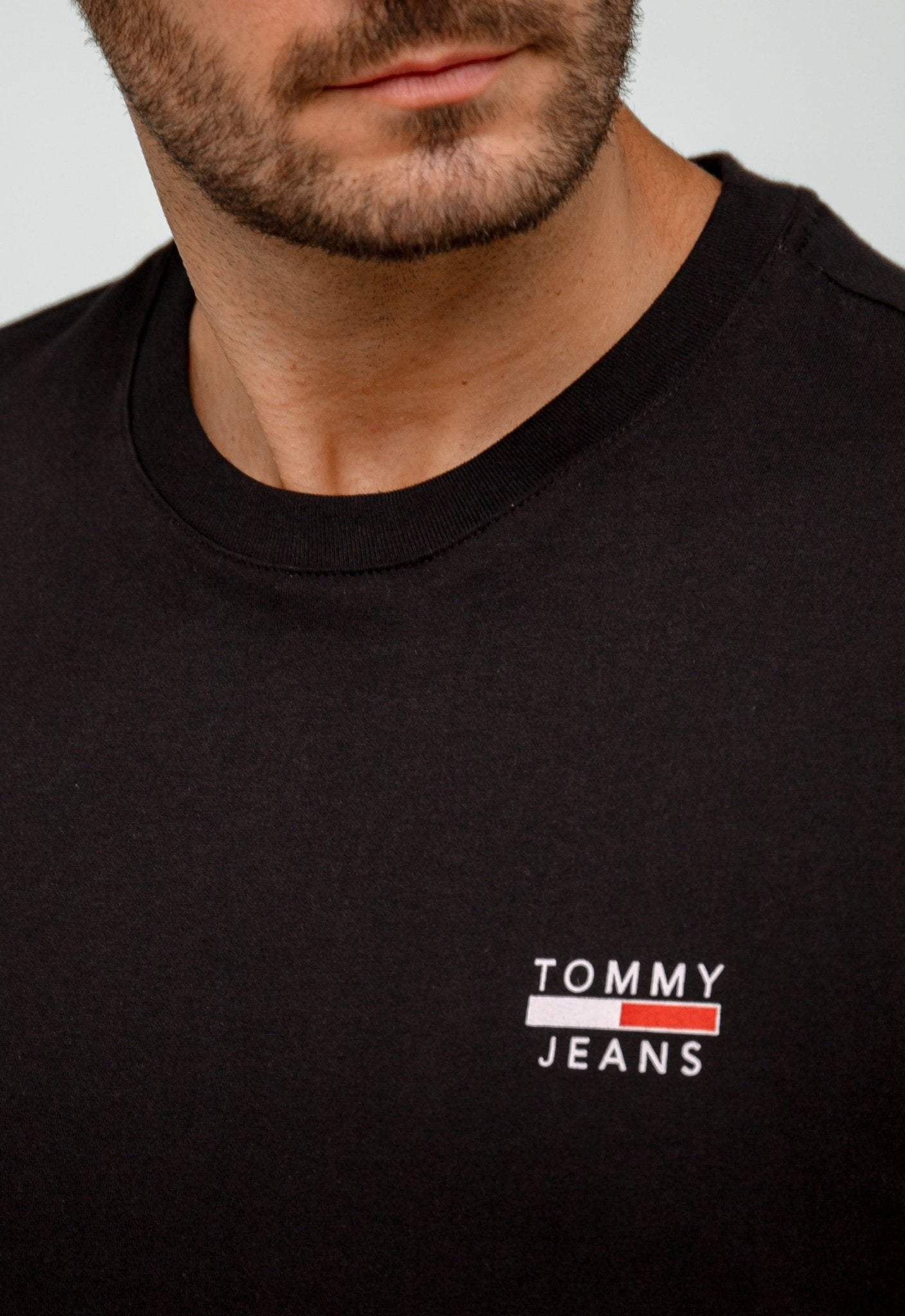 Camiseta Tommy Hilfiger Jeans Logo Peito - Henri Store