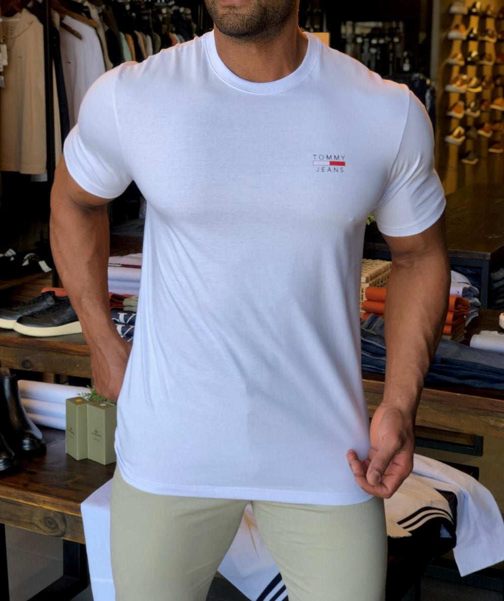 Camiseta Tommy Hilfiger Jeans Logo Peito - Henri Store