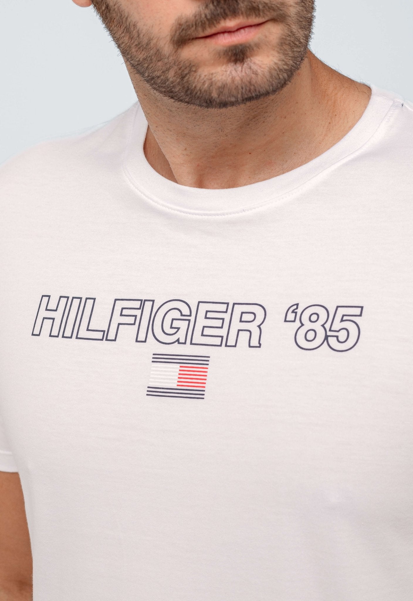 Camiseta Tommy Hilfiger Logo 85 Tee - Henri Store
