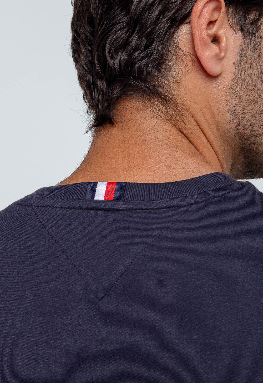 Camiseta Tommy Hilfiger Logo Central Established - Henri Store