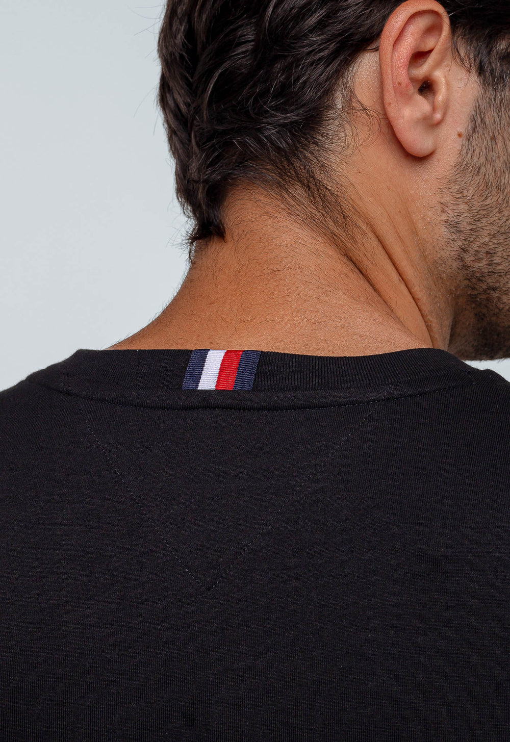 Camiseta Tommy Hilfiger Logo Central Established - Henri Store