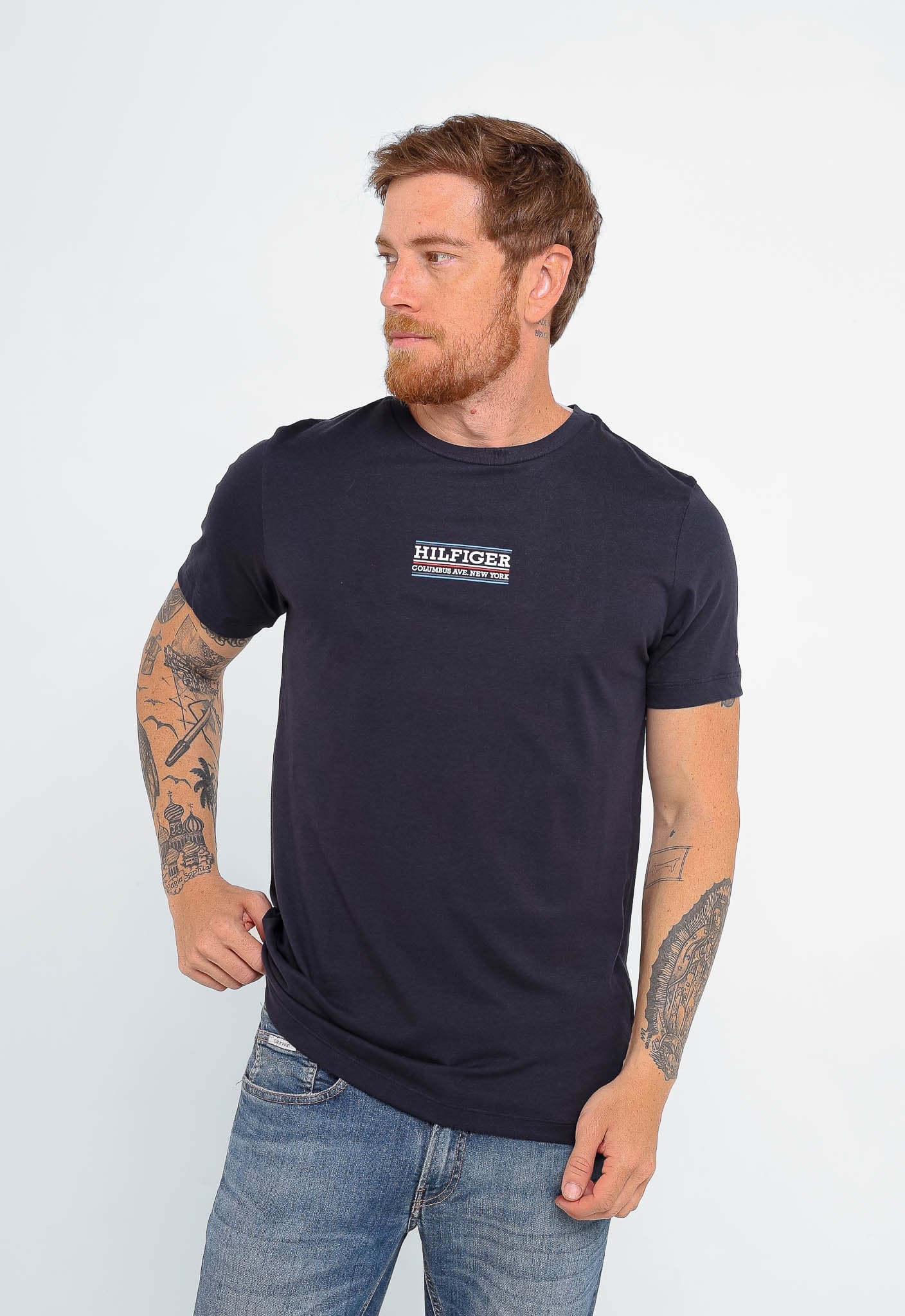 Camiseta Tommy Hilfiger Logo Central Small - Henri Store