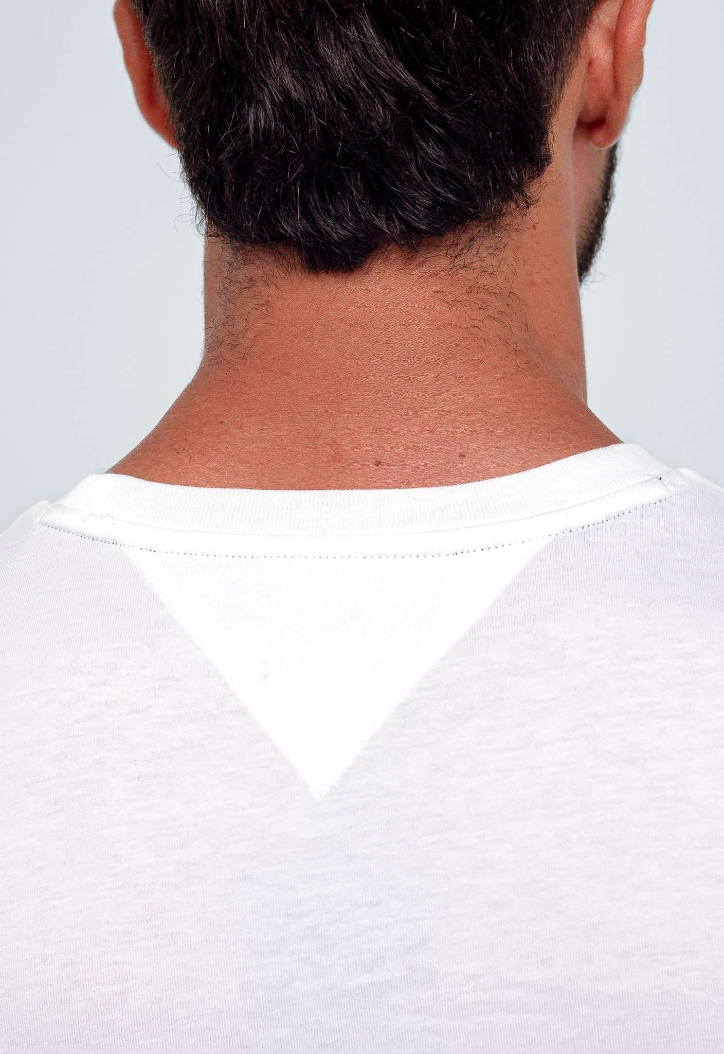 Camiseta Tommy Hilfiger Logo Central Small - Henri Store