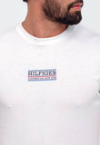Camiseta Tommy Hilfiger Logo Central Small - Henri Store