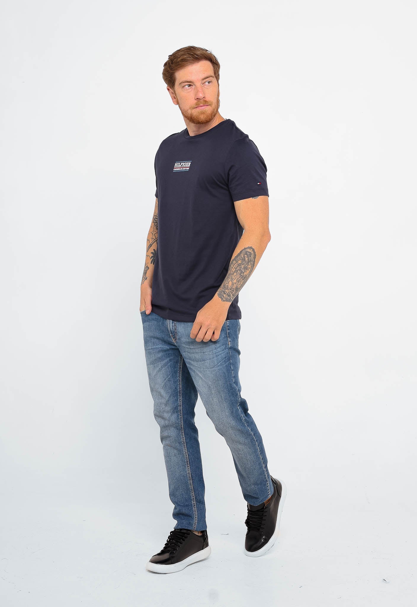 Camiseta Tommy Hilfiger Logo Central Small - Henri Store