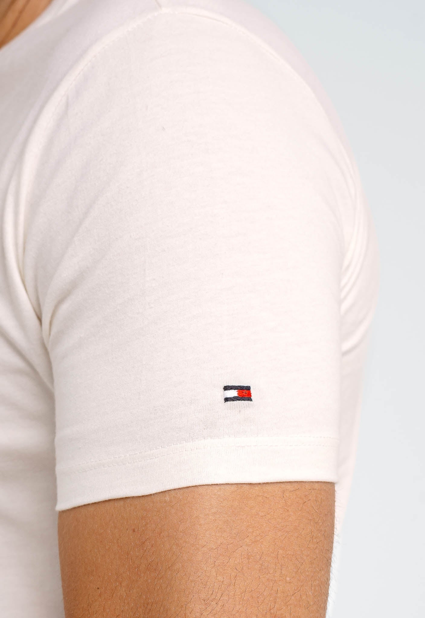 Camiseta Tommy Hilfiger Logo Central - Henri Store