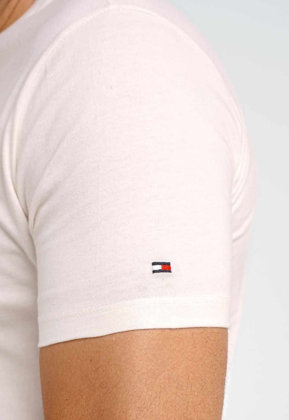 Camiseta Tommy Hilfiger Logo Central - Henri Store