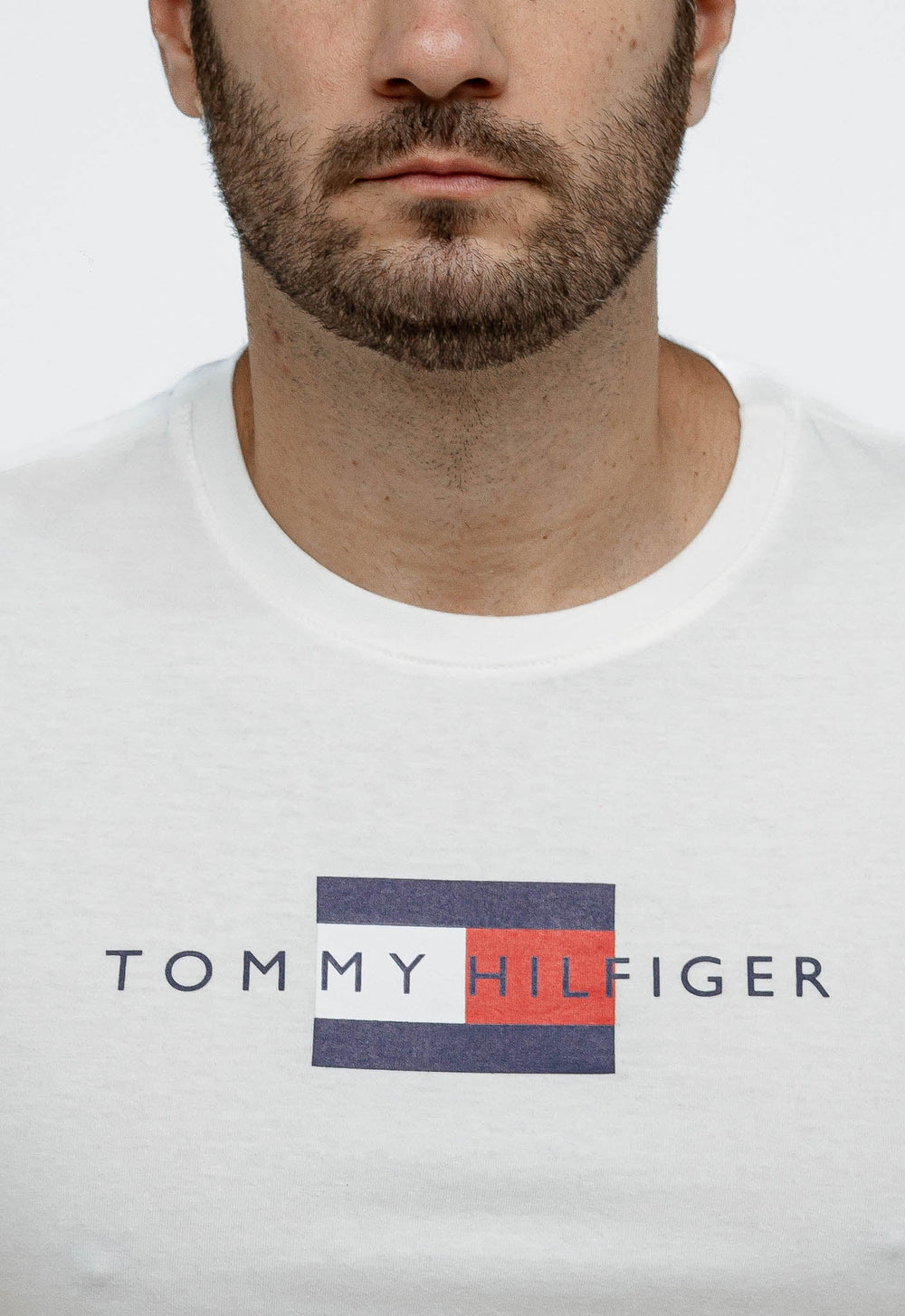 Camiseta Tommy Hilfiger Logo Central - Henri Store