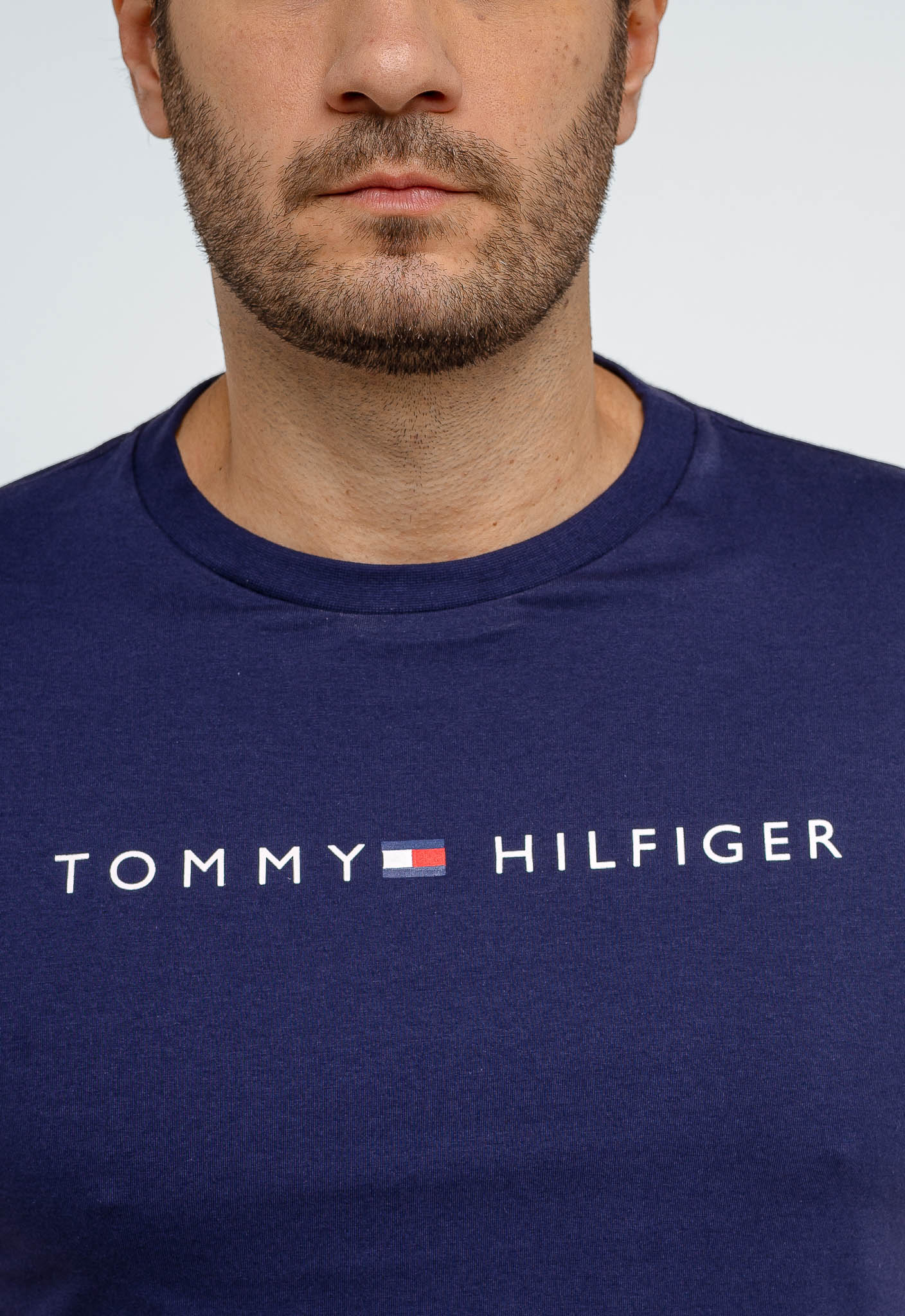 Camiseta Tommy Hilfiger Logo Central - Henri Store