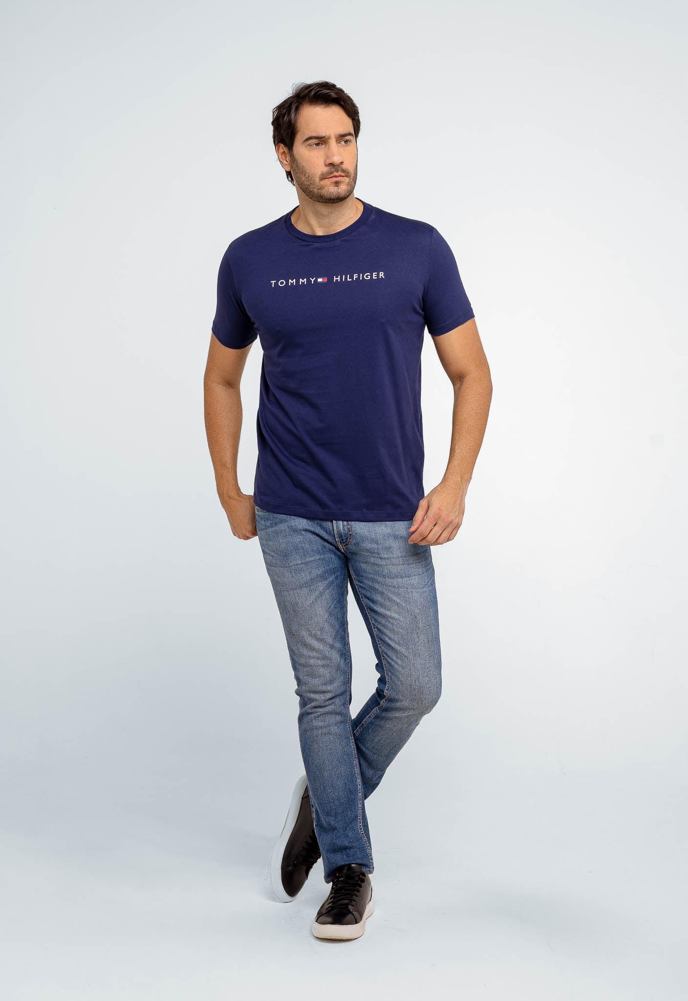 Camiseta Tommy Hilfiger Logo Central - Henri Store