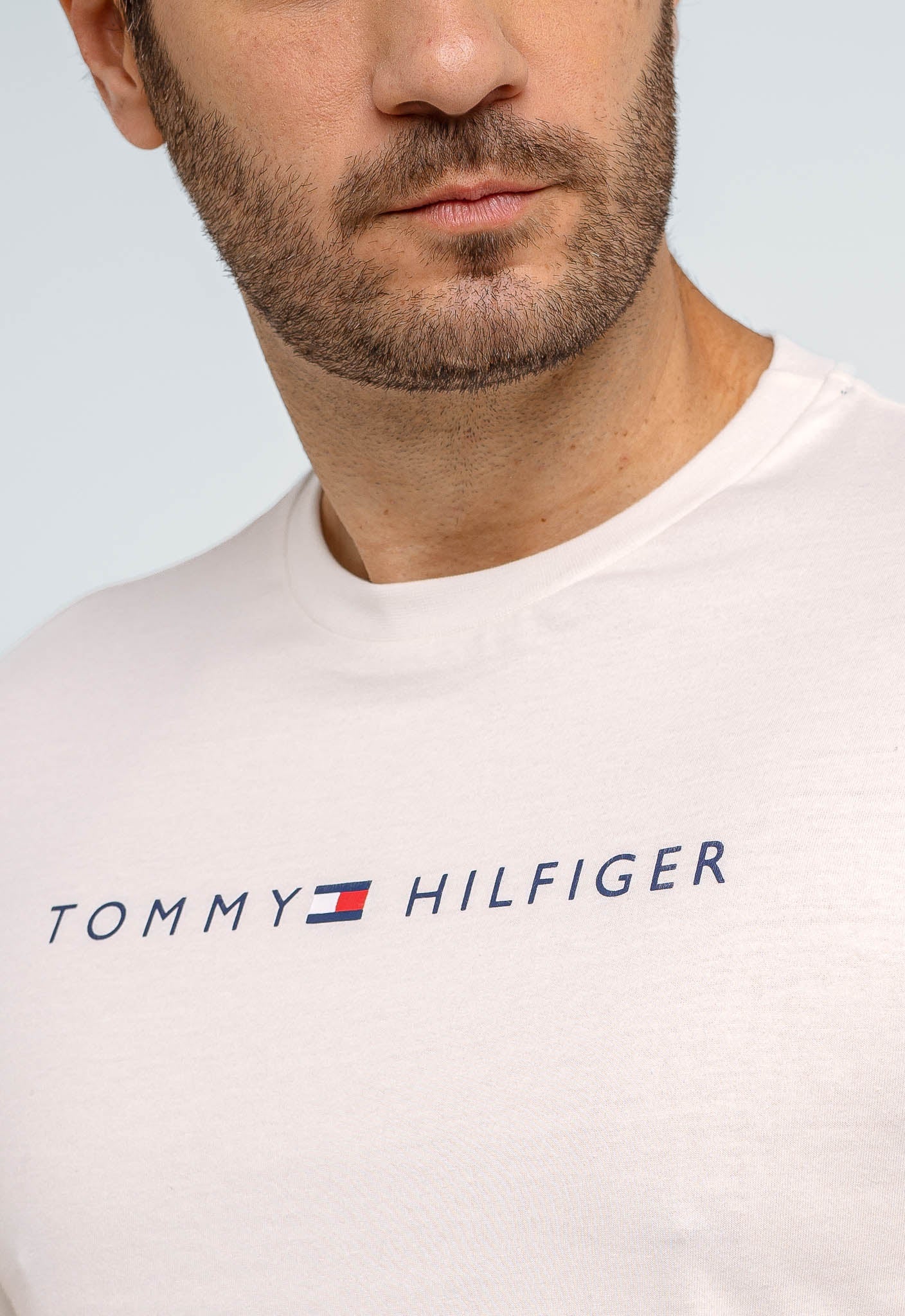 Camiseta Tommy Hilfiger Logo Central - Henri Store