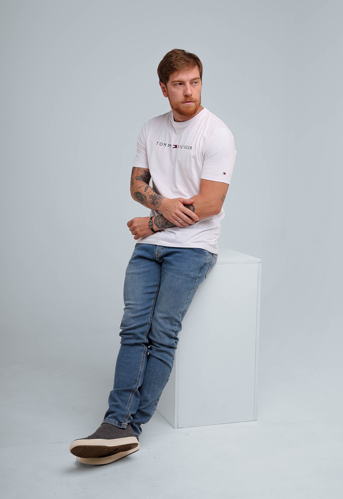 Camiseta Tommy Hilfiger Logo Central - Henri Store