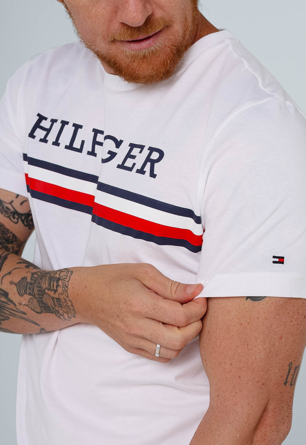 Camiseta Tommy Hilfiger Logo Centralizer - Henri Store
