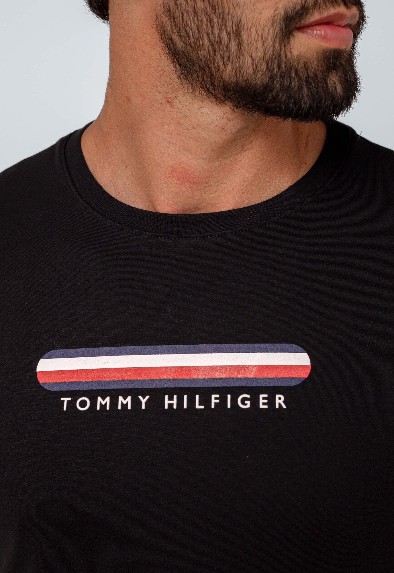 Camiseta Tommy Hilfiger Logo em Relevo - Henri Store
