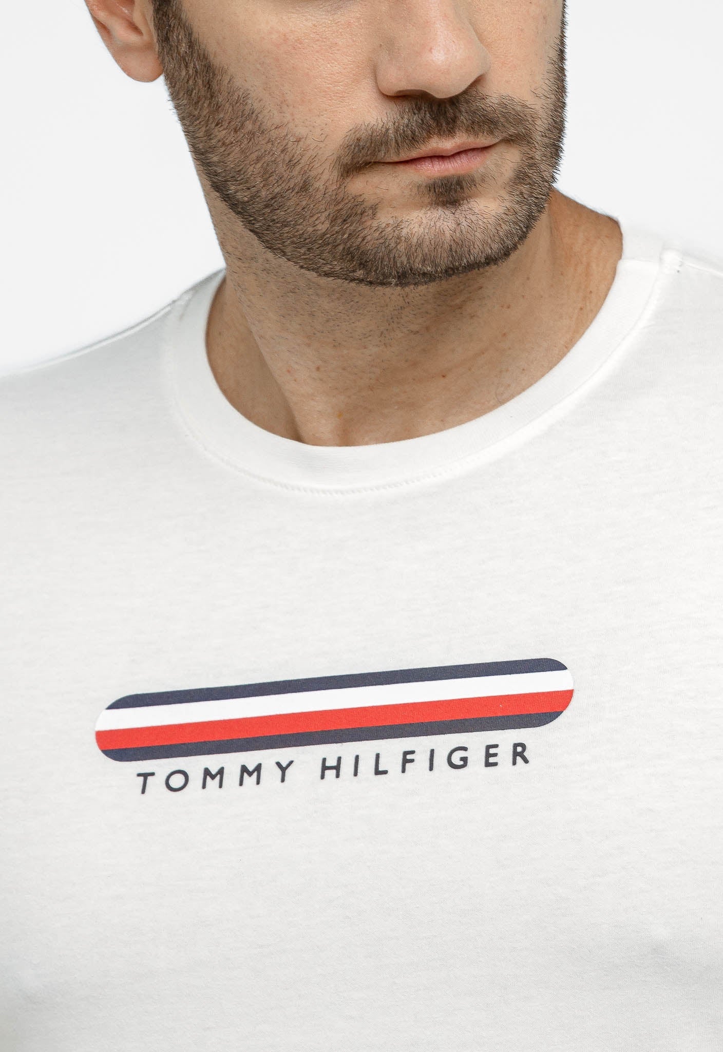 Camiseta Tommy Hilfiger Logo em Relevo - Henri Store