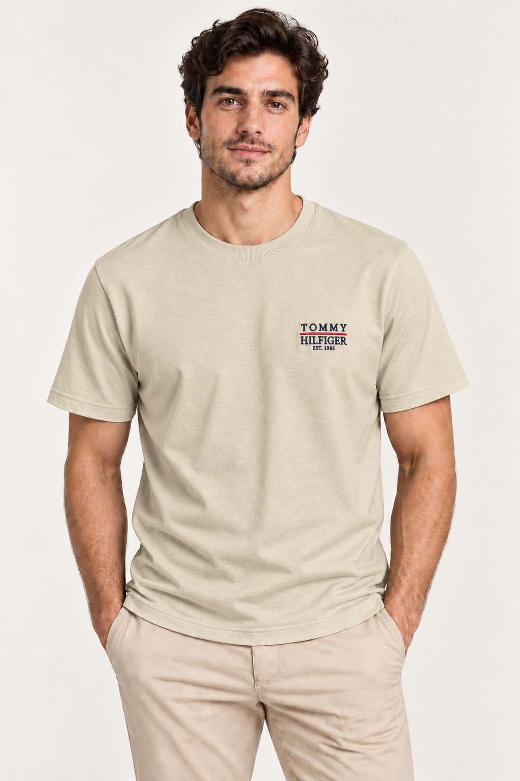 Camiseta Tommy Hilfiger Logo Est. 1985 - Live - Henri Store
