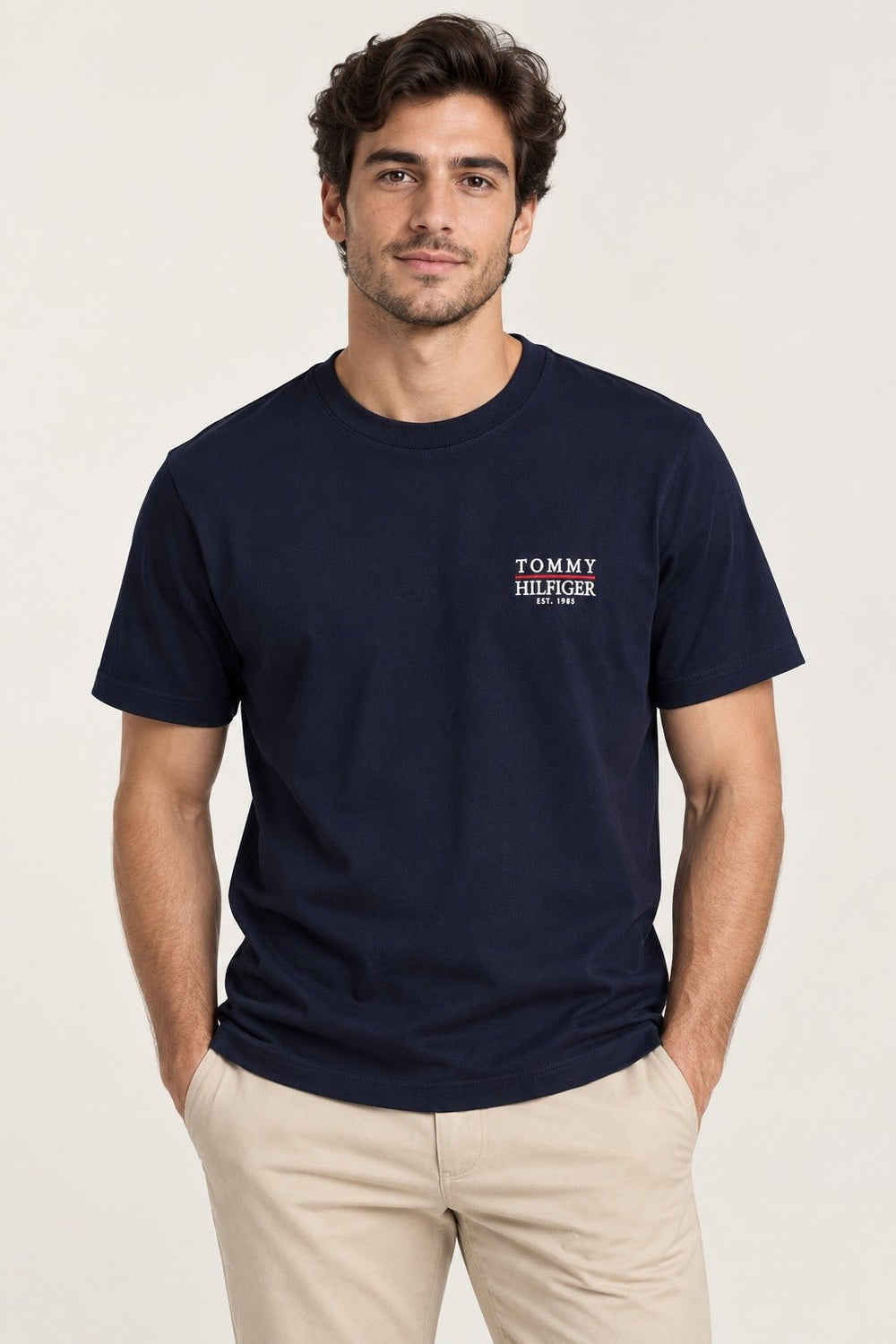 Camiseta Tommy Hilfiger Logo Est. 1985 - Live - Henri Store