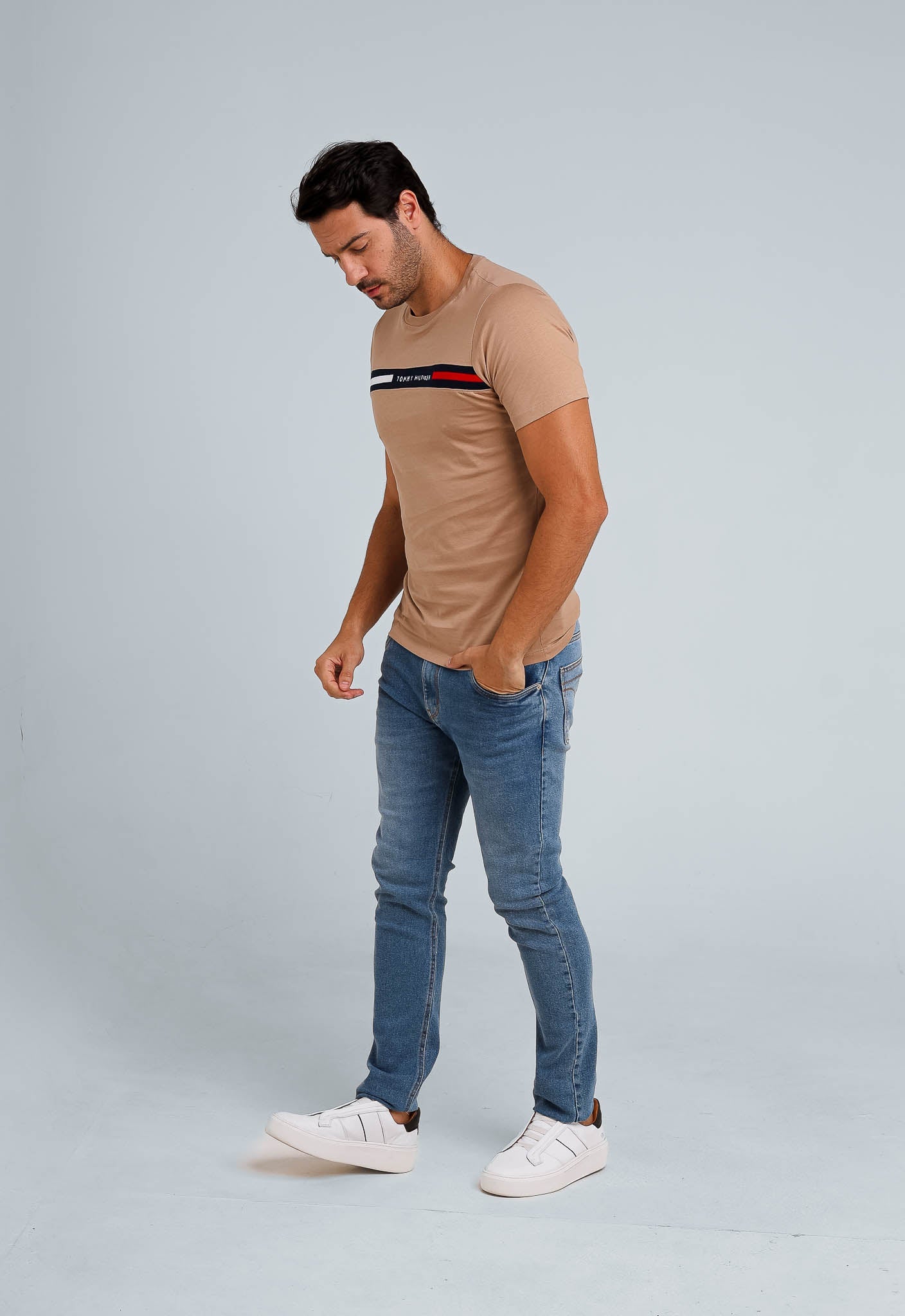 Camiseta Tommy Hilfiger Logo Faixa Colorida - Henri Store