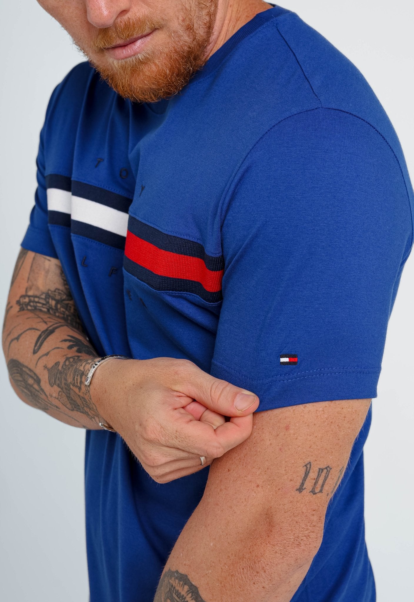 Camiseta Tommy Hilfiger Logo Faixa Tricolor - Henri Store