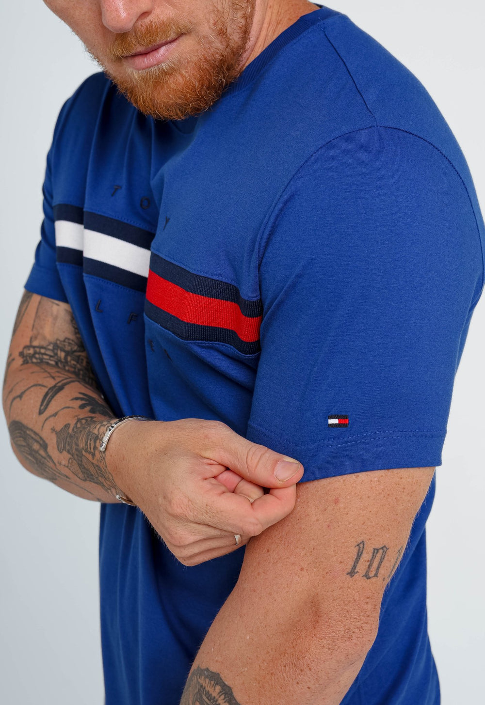 Camiseta Tommy Hilfiger Logo Faixa Tricolor - Henri Store