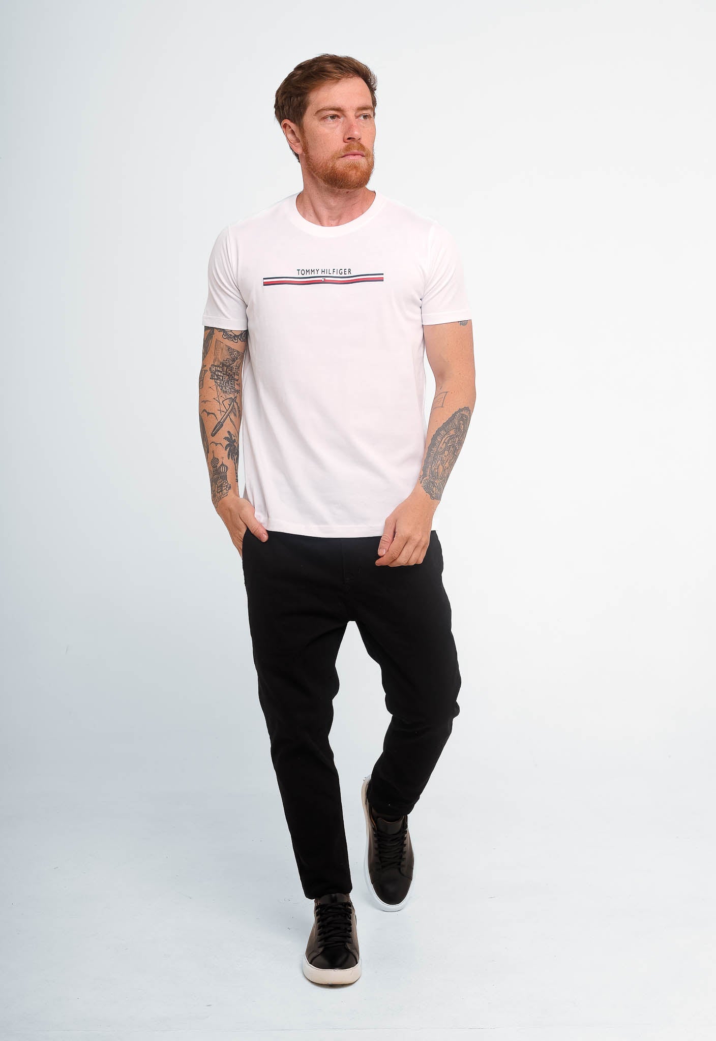 Camiseta Tommy Hilfiger Logo Frontal - LIVE - Henri Store