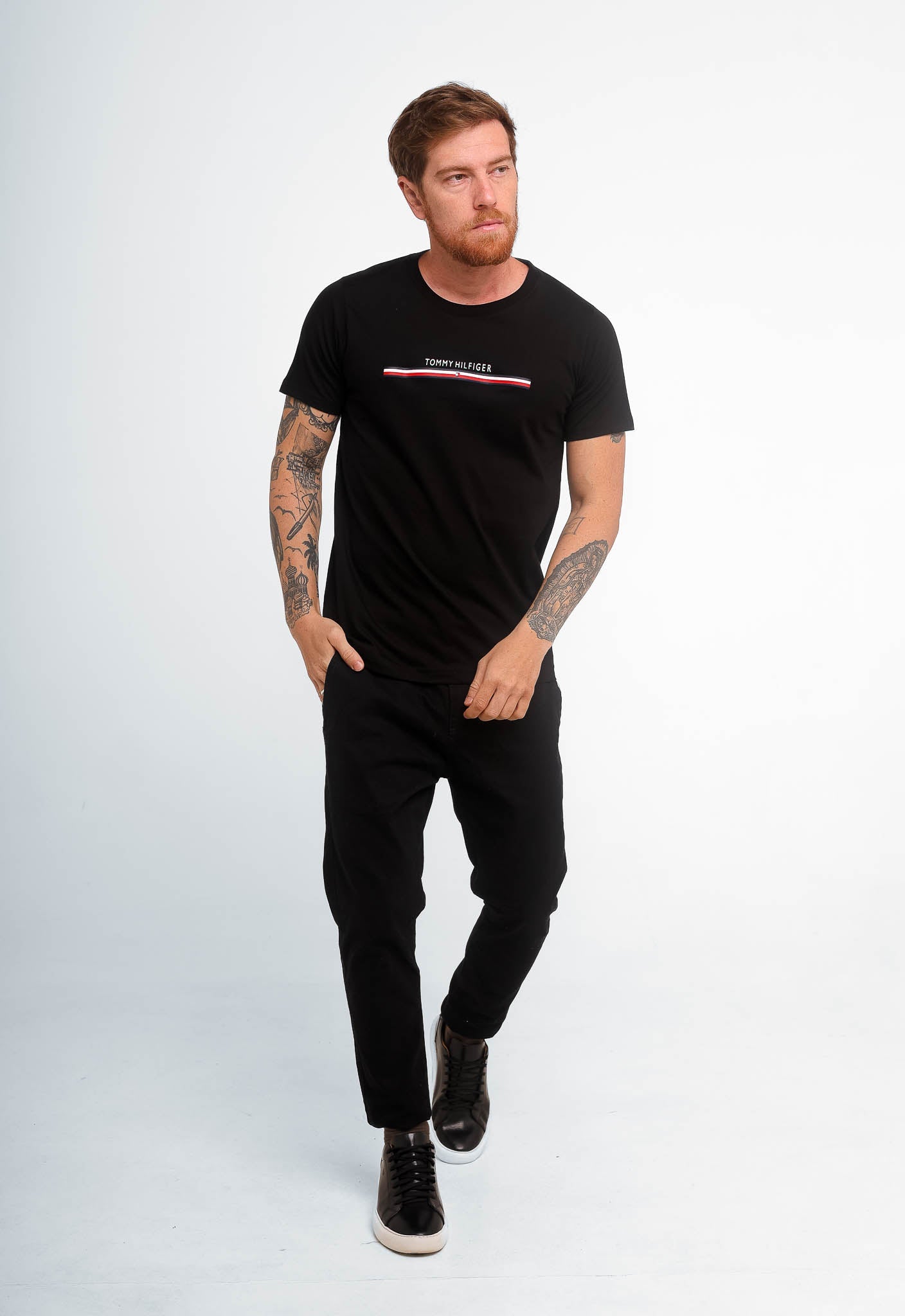 Camiseta Tommy Hilfiger Logo Frontal - LIVE - Henri Store