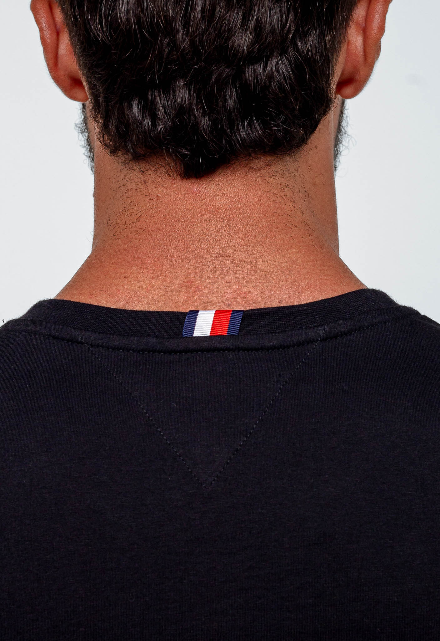 Camiseta Tommy Hilfiger Logo Gola - Henri Store