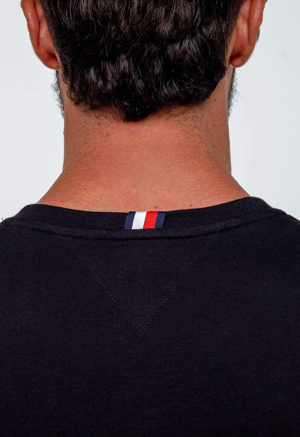 Camiseta Tommy Hilfiger Logo Gola - Henri Store