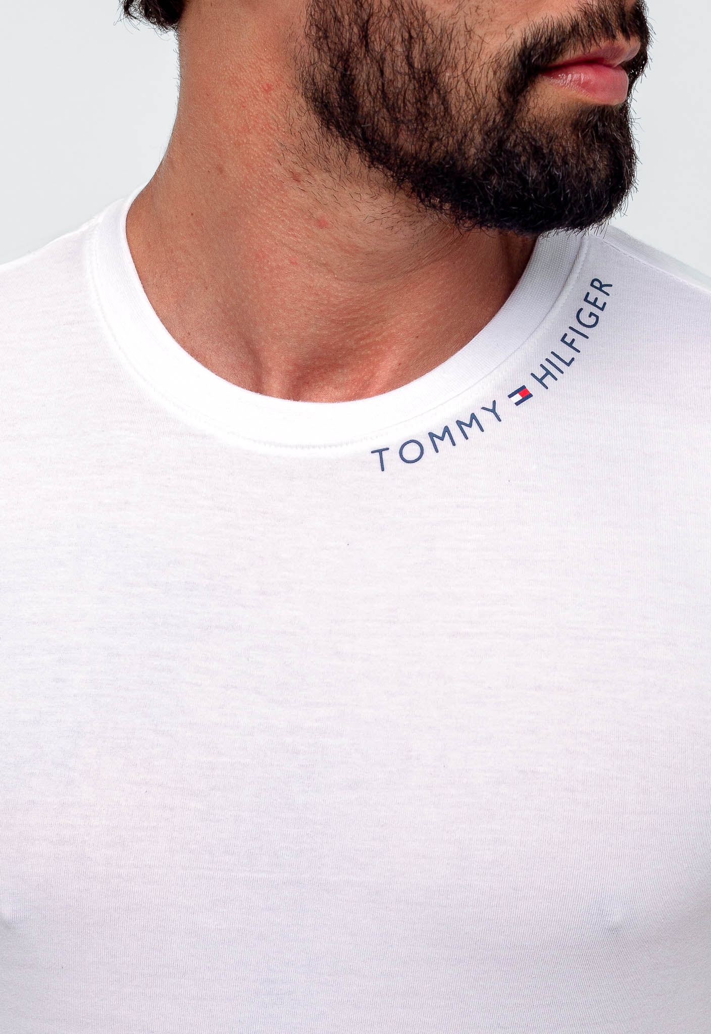 Camiseta Tommy Hilfiger Logo Gola - Henri Store