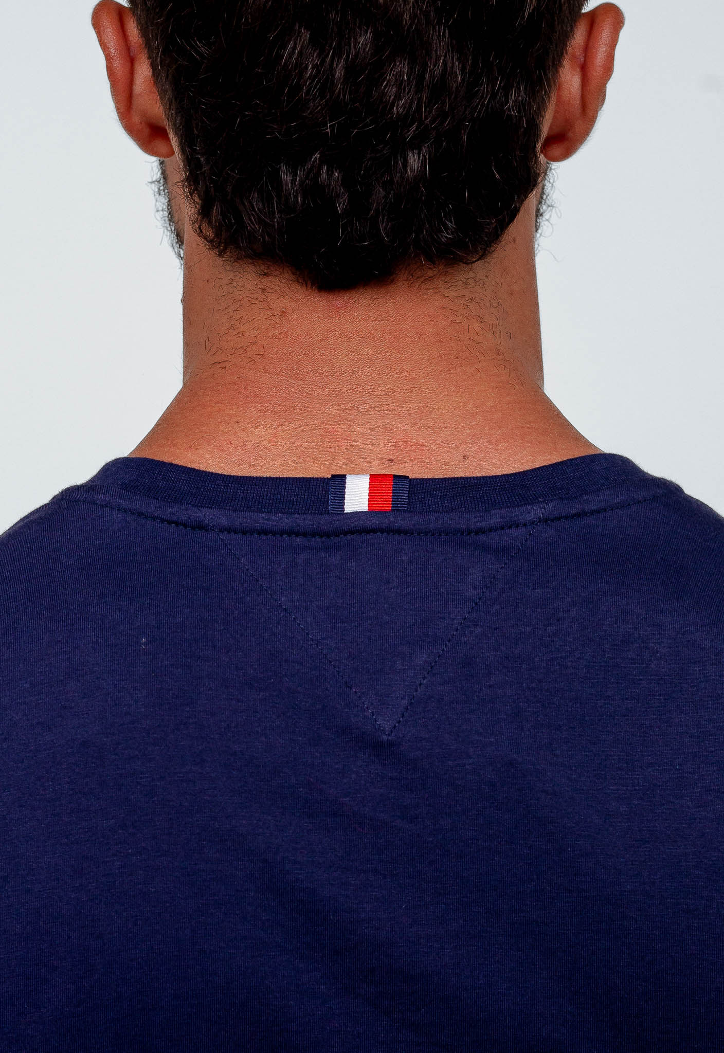 Camiseta Tommy Hilfiger Logo Gola - Henri Store