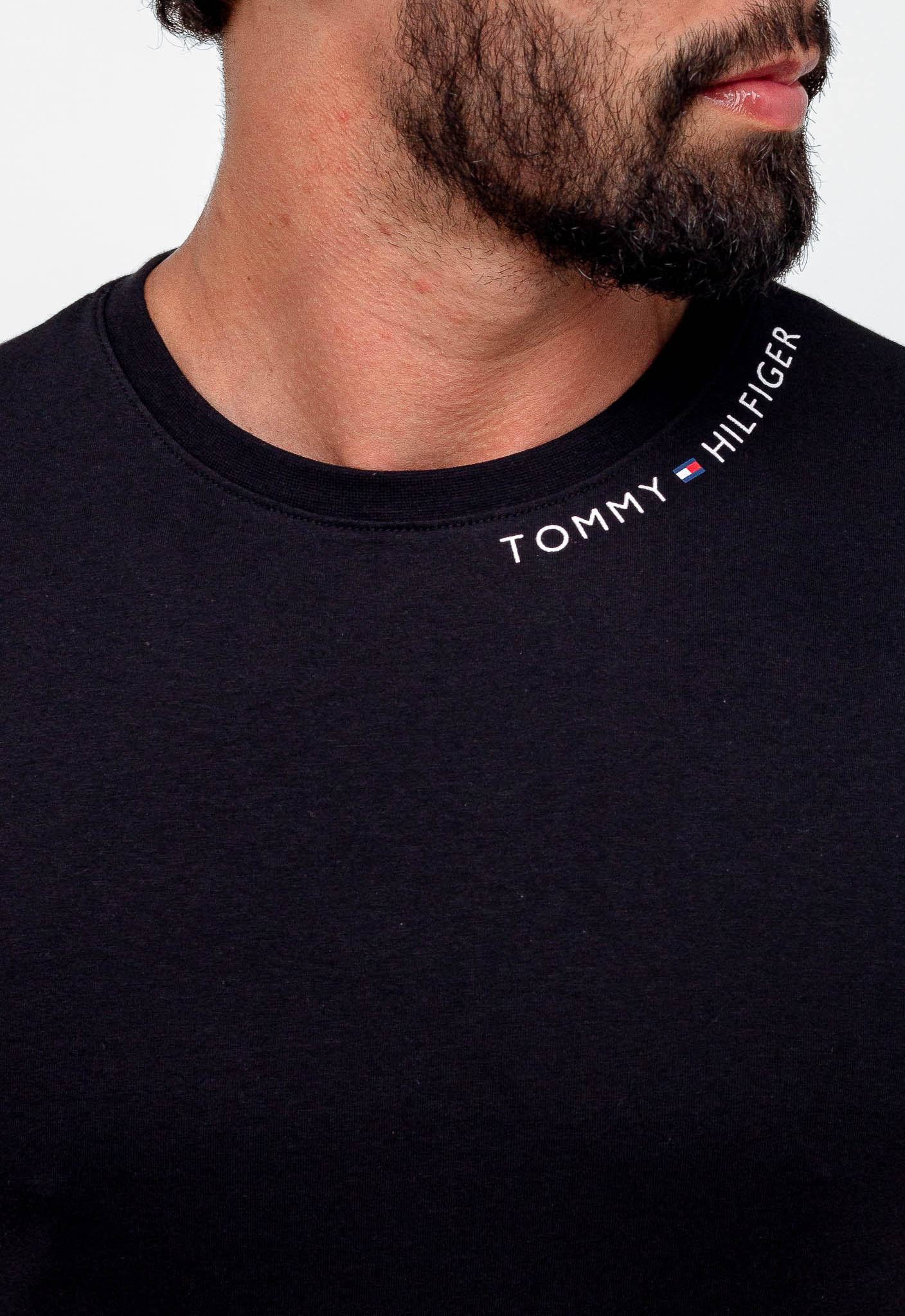 Camiseta Tommy Hilfiger Logo Gola - Henri Store