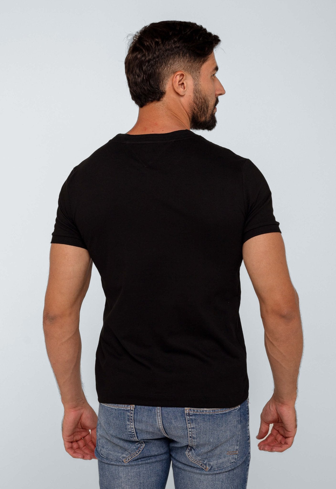 Camiseta Tommy Hilfiger Logo Linear - Henri Store