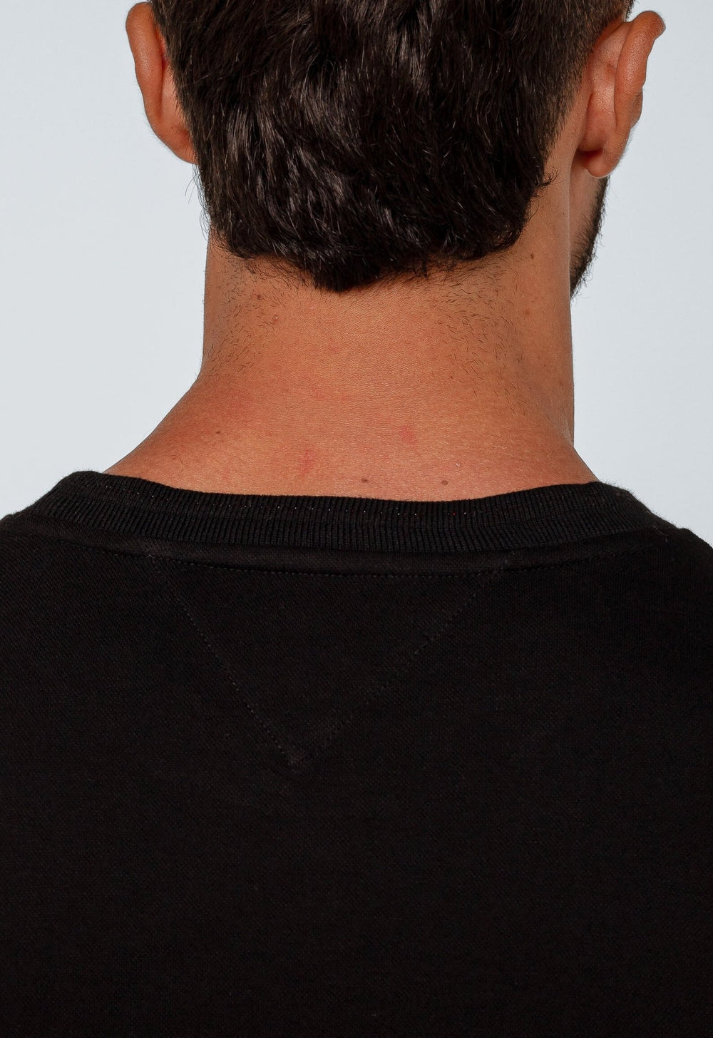 Camiseta Tommy Hilfiger Logo Linear - Henri Store