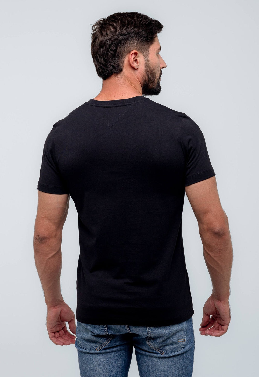 Camiseta Tommy Hilfiger Logo Outline - Henri Store