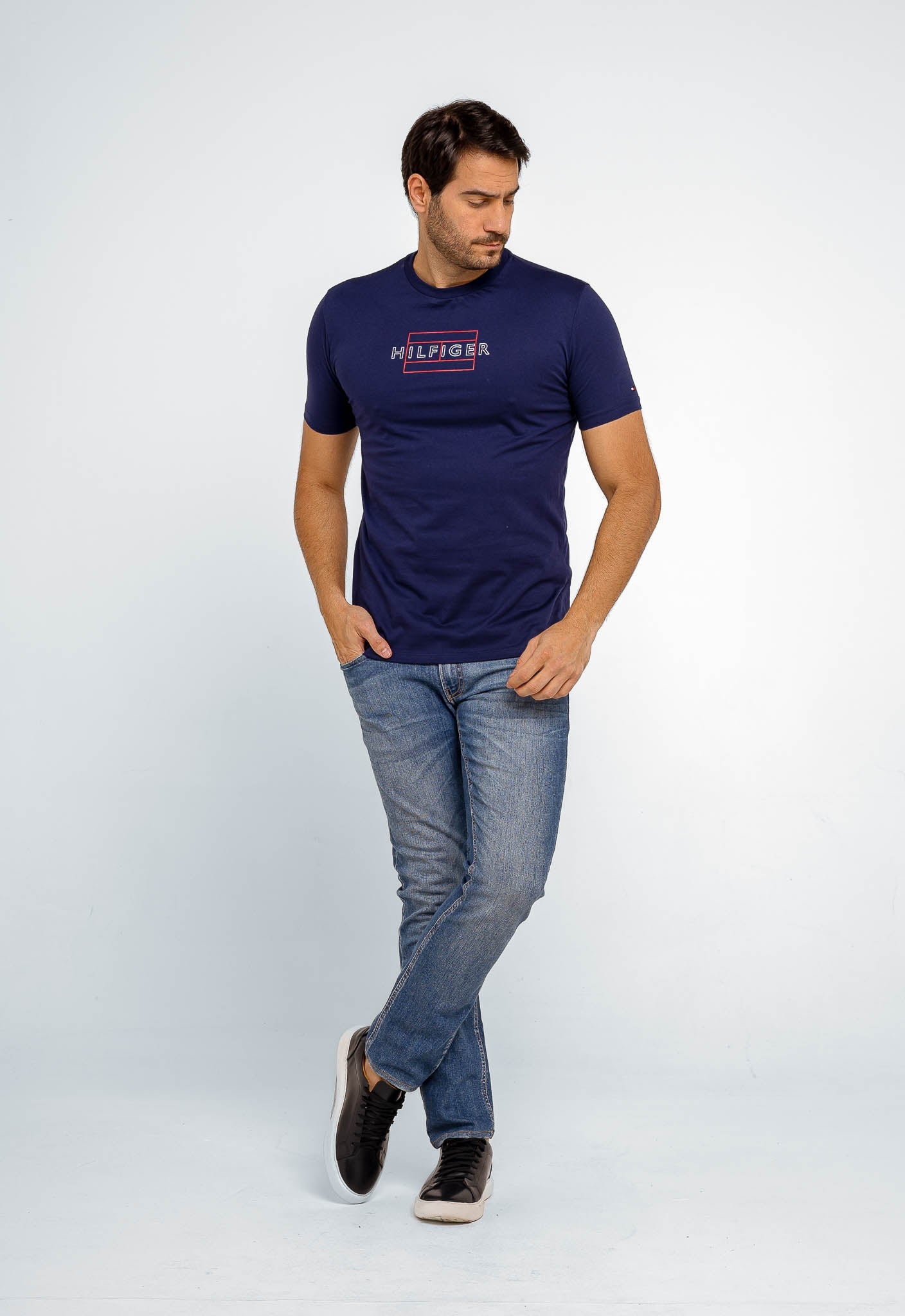 Camiseta Tommy Hilfiger Logo Outline - Henri Store