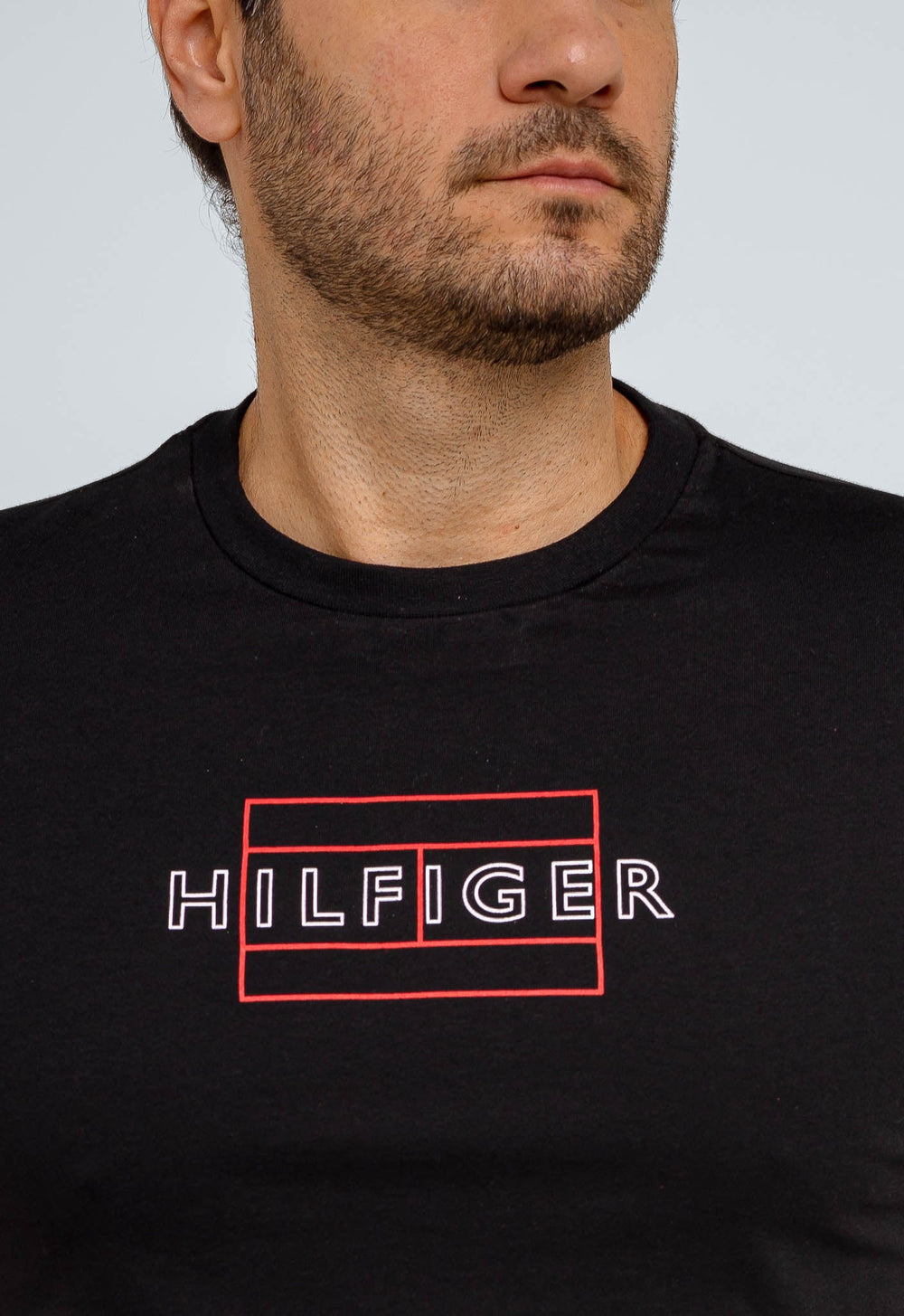 Camiseta Tommy Hilfiger Logo Outline - Henri Store