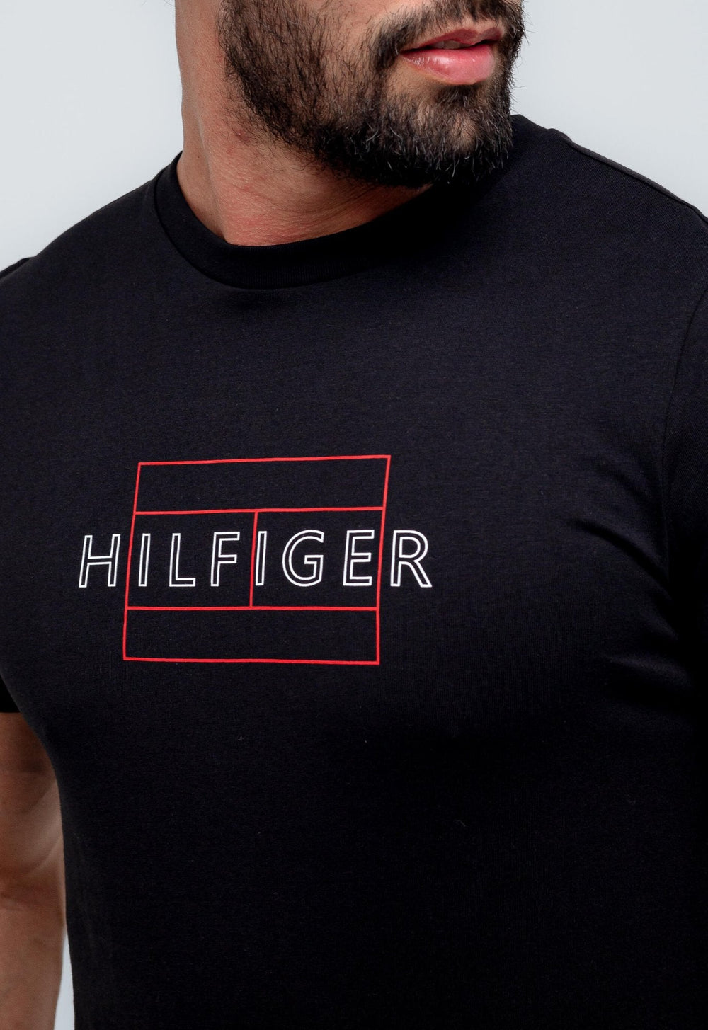 Camiseta Tommy Hilfiger Logo Outline - Henri Store