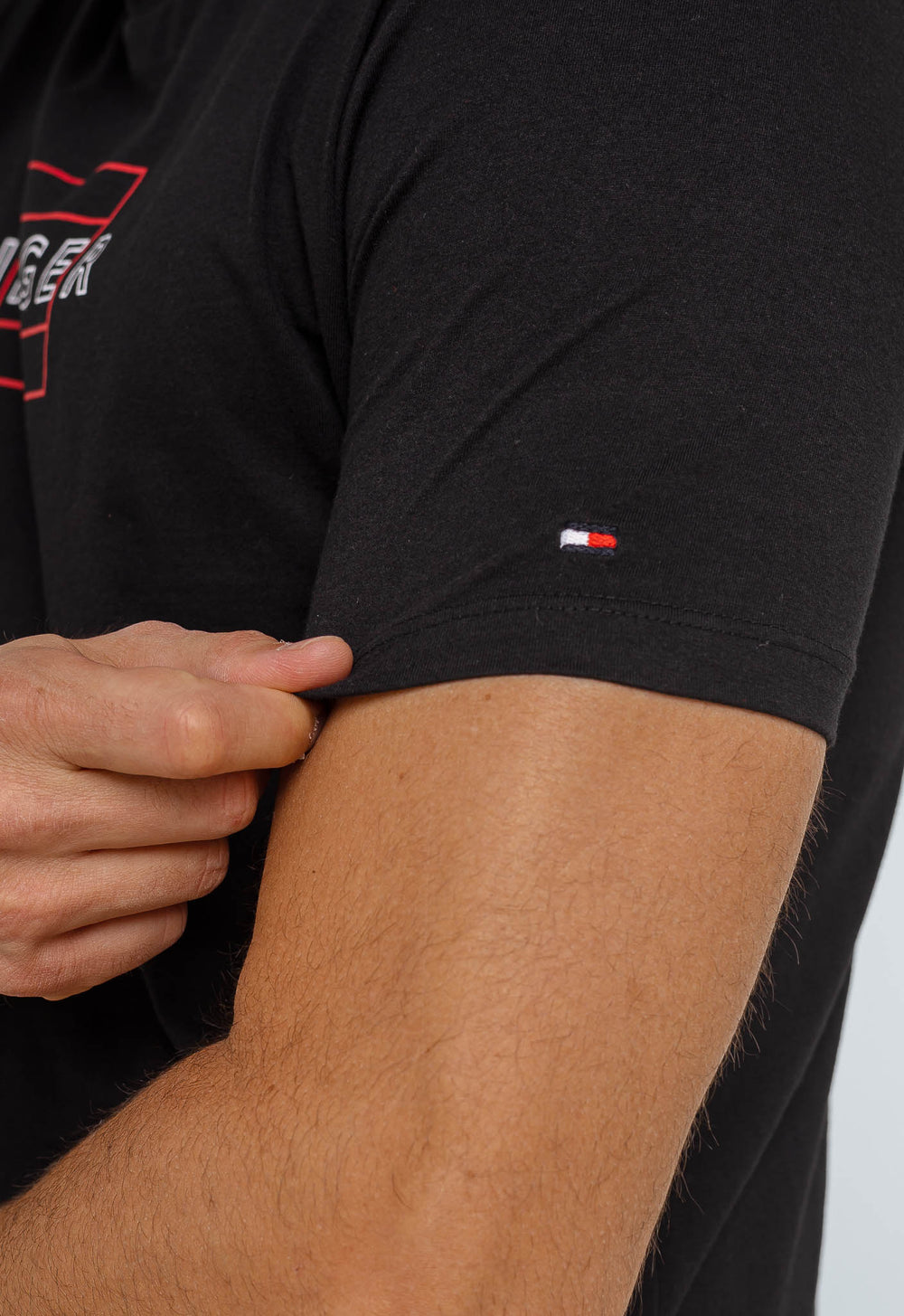 Camiseta Tommy Hilfiger Logo Outline - Henri Store