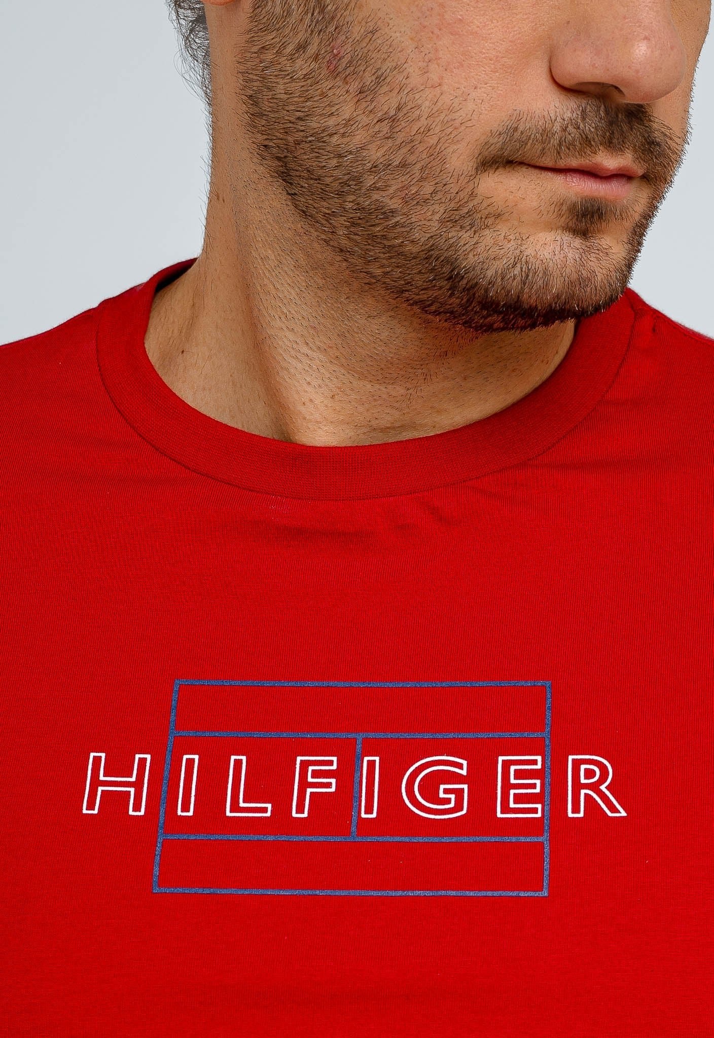 Camiseta Tommy Hilfiger Logo Outline - Henri Store