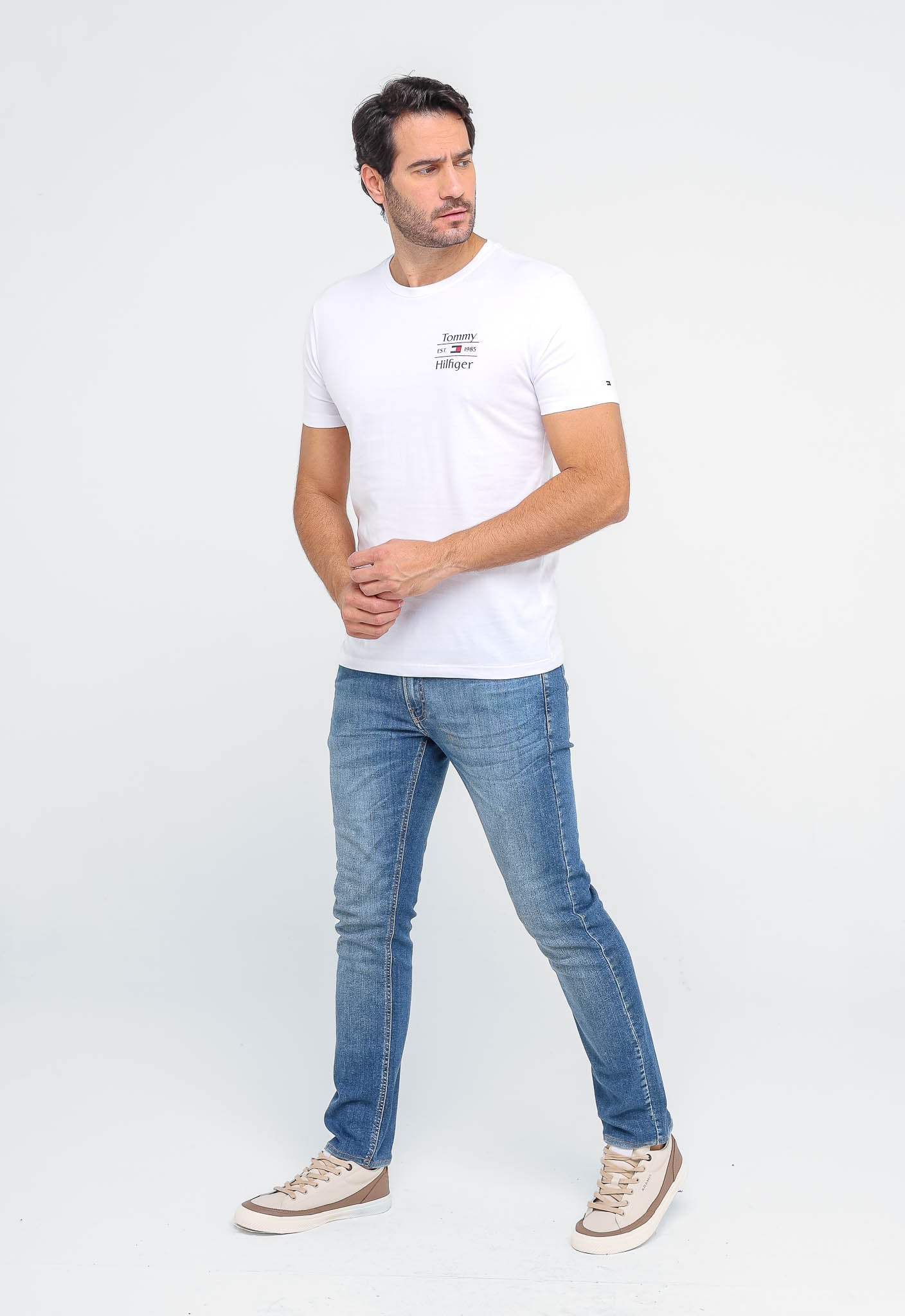 Camiseta Tommy Hilfiger Logo Peito Est. 1985 - Henri Store