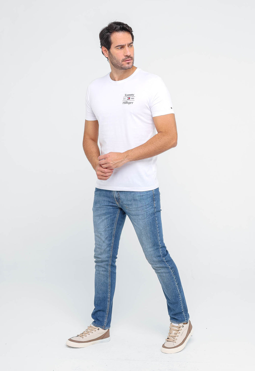Camiseta Tommy Hilfiger Logo Peito Est. 1985 - Henri Store