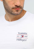 Camiseta Tommy Hilfiger Logo Peito Est. 1985 - Henri Store