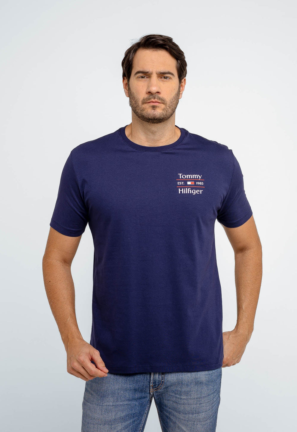 Camiseta Tommy Hilfiger Logo Peito Est. 1985 - Henri Store